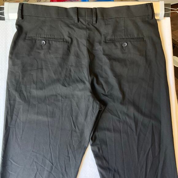 Haggar Men Dress Pants size 36 x 30 Black Mid Rise Straight Fit Premium Stretch - Picture 9 of 10